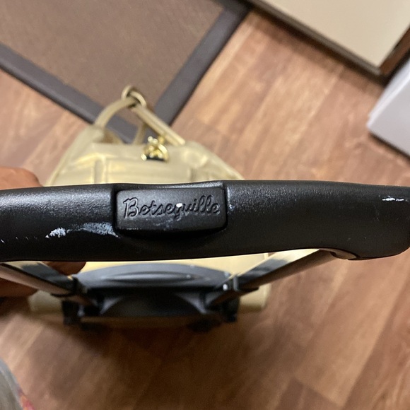 unique luggage Betsy Johnson, Gold, tone and gold studs with shoulder strap. - Picture 14 of 16